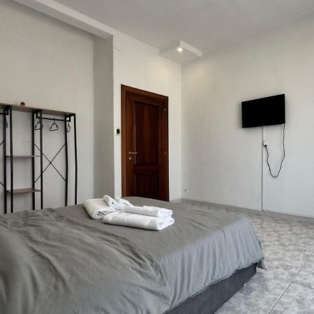 Corso Novara - 8 Posti Letto E Self Check-In Vicino La Stazione Centrale Di Napoli Exterior foto